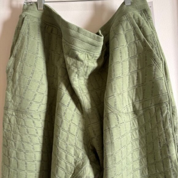 Nike DX6363-386 Women’s 3X Yoga Luxe Therma-FIT Quilted Pants - Picture 6 of 8